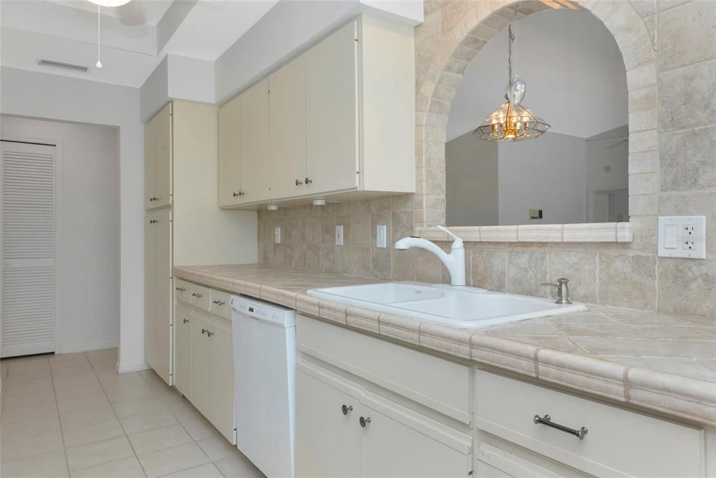 待售: $450,000 (3 贝兹, 2 浴室, 1970 平方英尺)