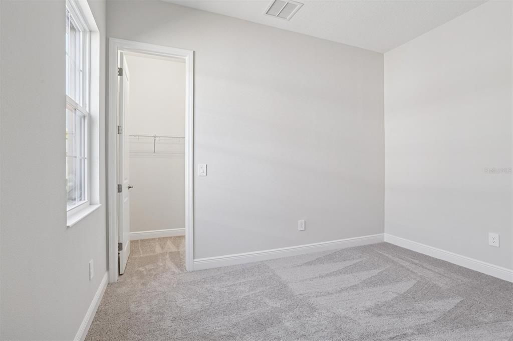 Activo con contrato: $798,990 (4 camas, 3 baños, 3182 Pies cuadrados)