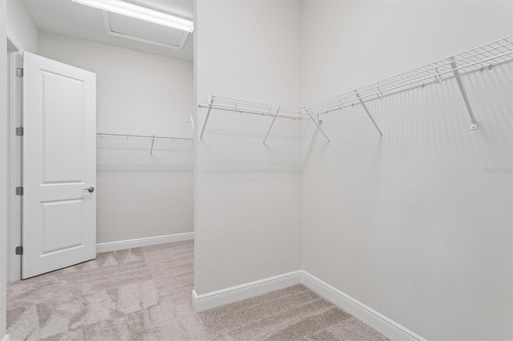 Activo con contrato: $798,990 (4 camas, 3 baños, 3182 Pies cuadrados)