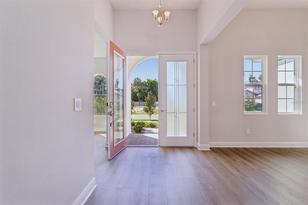 Activo con contrato: $798,990 (4 camas, 3 baños, 3182 Pies cuadrados)