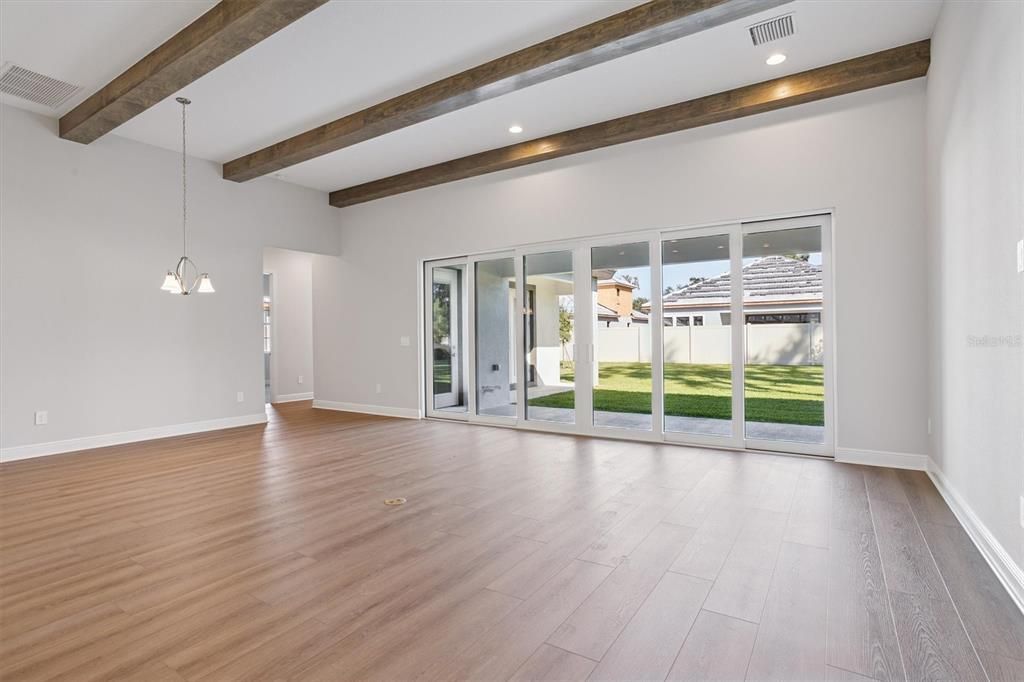 Activo con contrato: $798,990 (4 camas, 3 baños, 3182 Pies cuadrados)