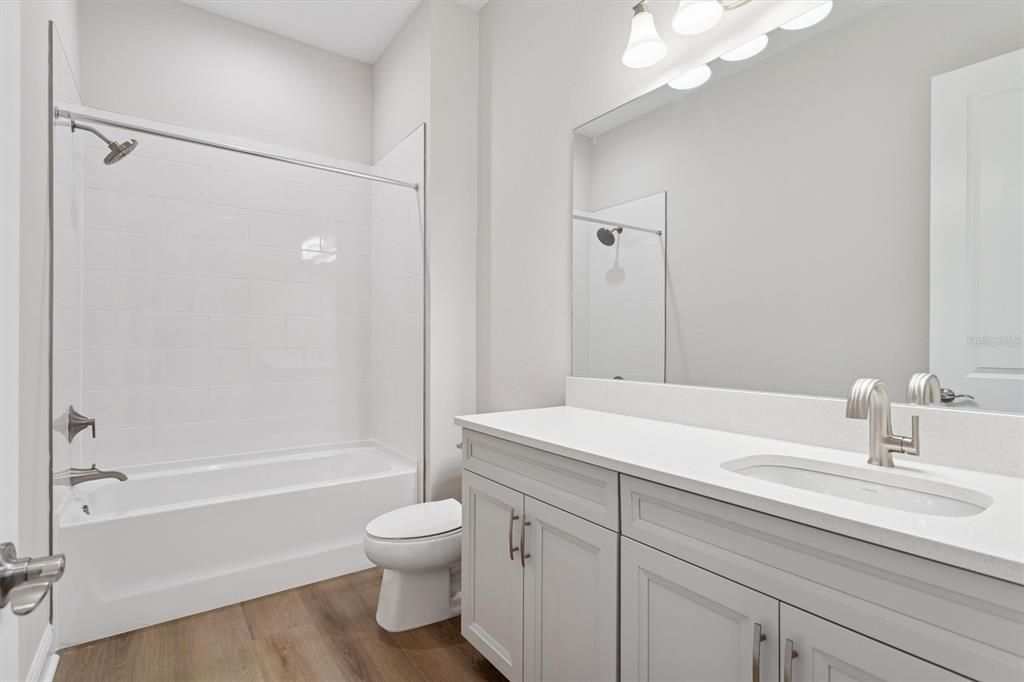 Activo con contrato: $798,990 (4 camas, 3 baños, 3182 Pies cuadrados)