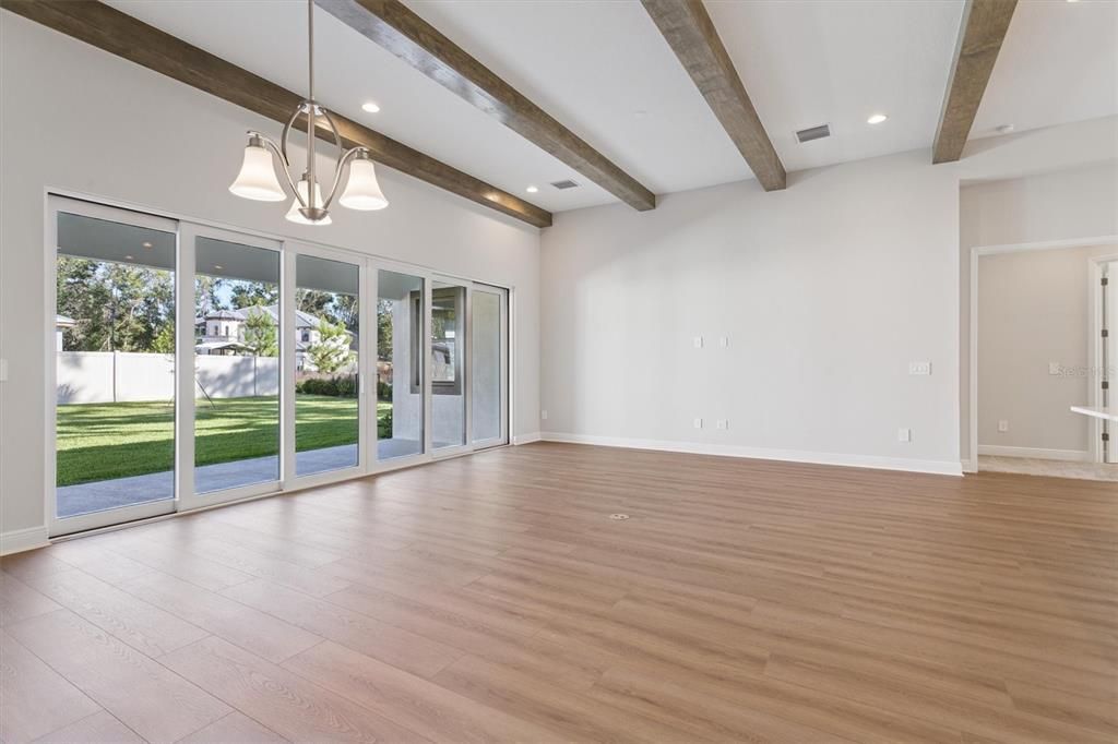 Activo con contrato: $798,990 (4 camas, 3 baños, 3182 Pies cuadrados)