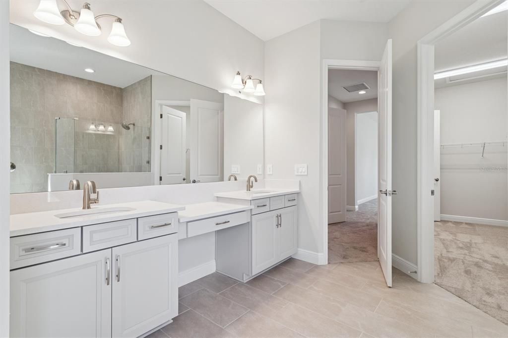 Activo con contrato: $798,990 (4 camas, 3 baños, 3182 Pies cuadrados)