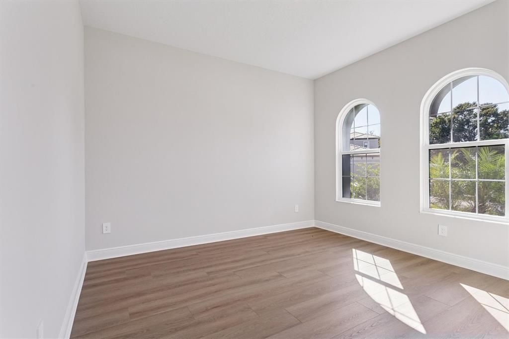 Activo con contrato: $798,990 (4 camas, 3 baños, 3182 Pies cuadrados)