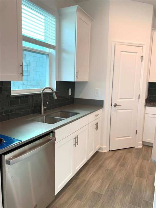 В аренду: $3,173 (4 спален, 3 ванн, 2460 Квадратных фут)