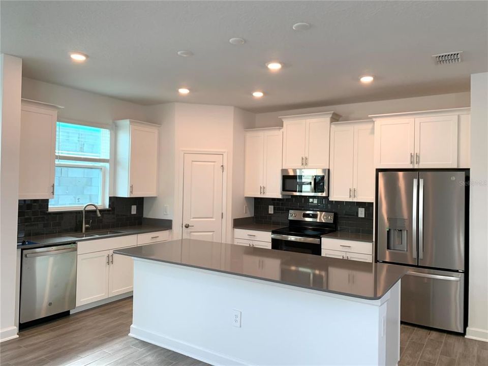 В аренду: $3,173 (4 спален, 3 ванн, 2460 Квадратных фут)