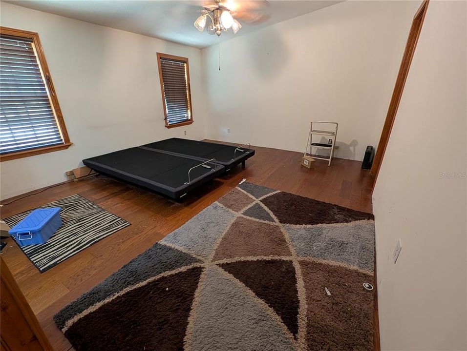 Active With Contract: $164,900 (5 beds, 3 baths, 2052 Square Feet)