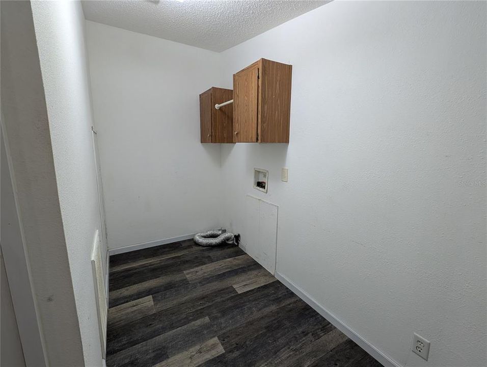 Active With Contract: $164,900 (5 beds, 3 baths, 2052 Square Feet)