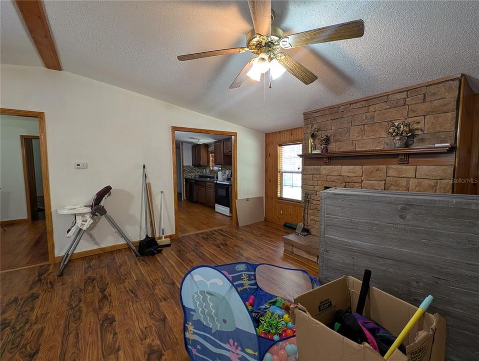 Active With Contract: $164,900 (5 beds, 3 baths, 2052 Square Feet)