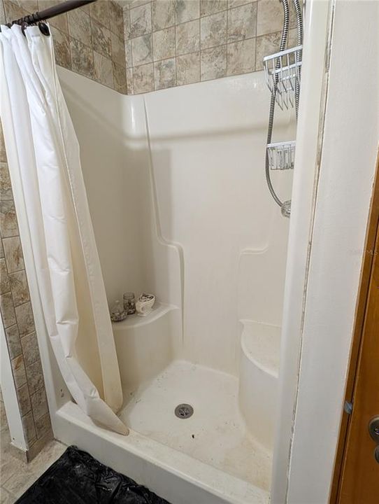 Active With Contract: $164,900 (5 beds, 3 baths, 2052 Square Feet)