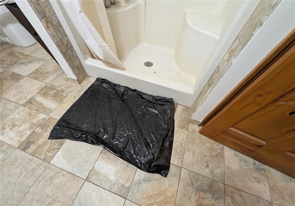 Active With Contract: $164,900 (5 beds, 3 baths, 2052 Square Feet)