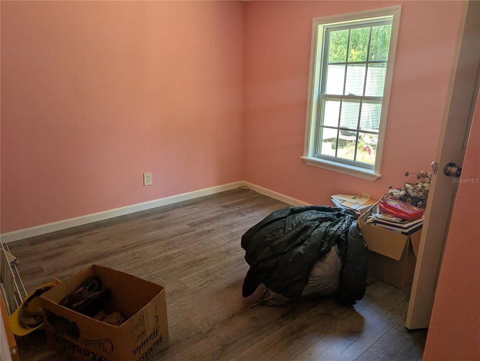 Active With Contract: $164,900 (5 beds, 3 baths, 2052 Square Feet)