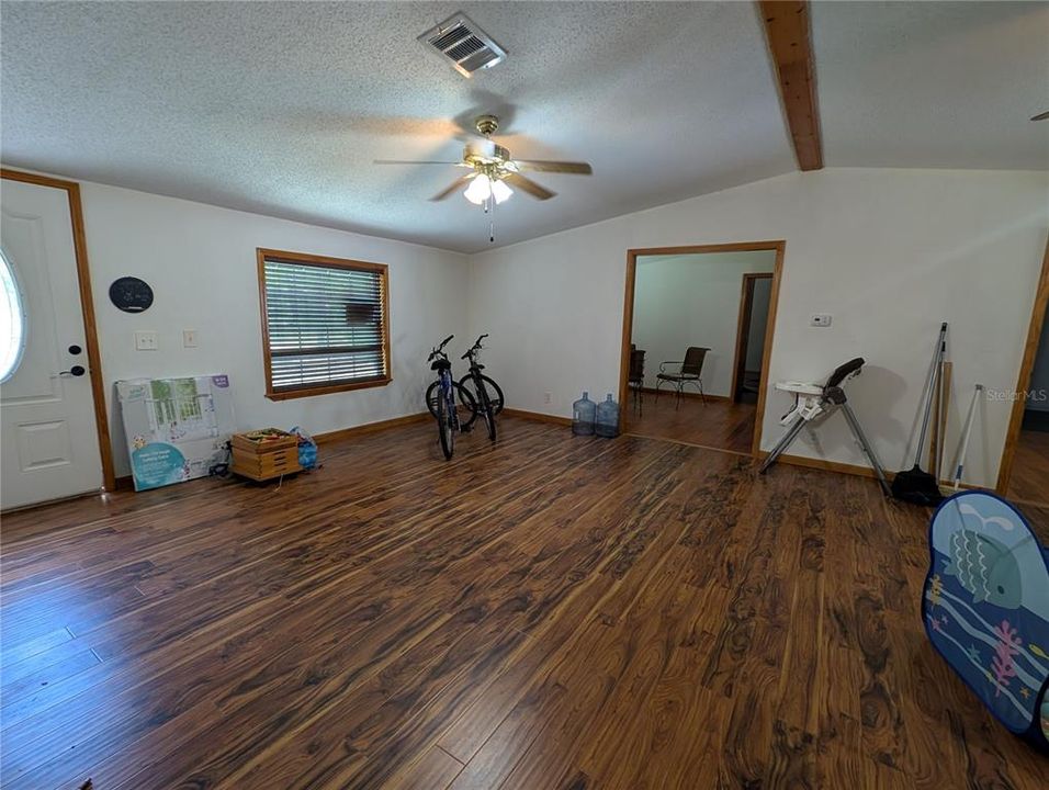 Active With Contract: $164,900 (5 beds, 3 baths, 2052 Square Feet)