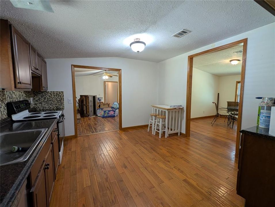 Active With Contract: $164,900 (5 beds, 3 baths, 2052 Square Feet)