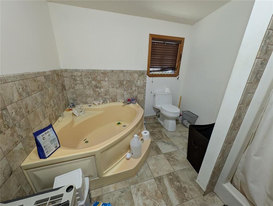 Active With Contract: $164,900 (5 beds, 3 baths, 2052 Square Feet)