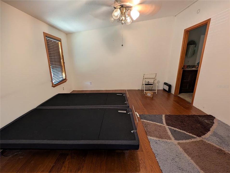 Active With Contract: $164,900 (5 beds, 3 baths, 2052 Square Feet)