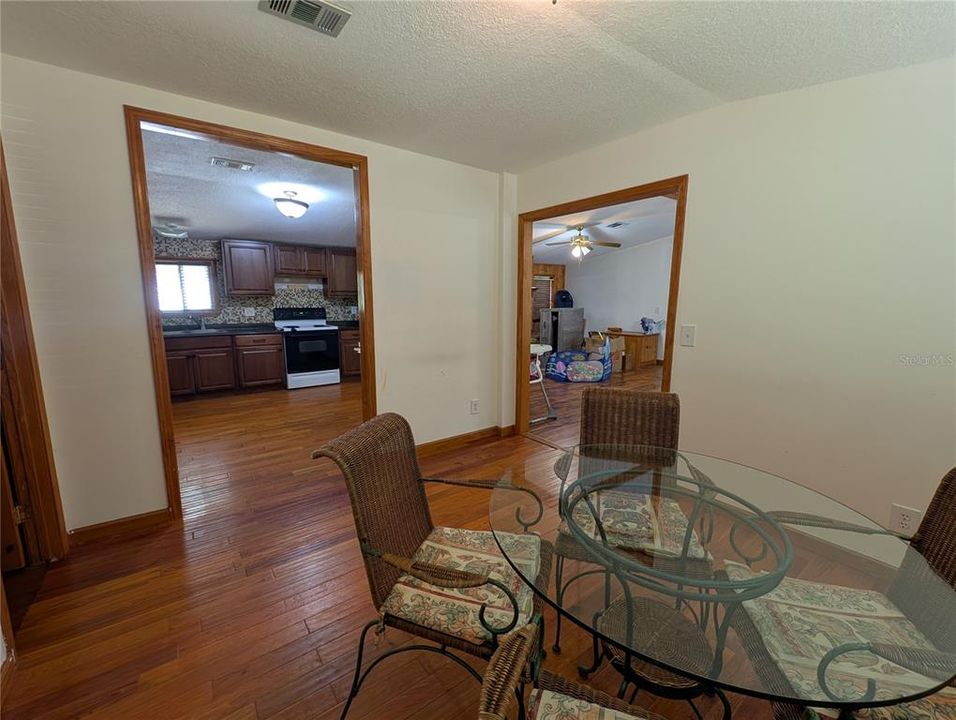 Active With Contract: $164,900 (5 beds, 3 baths, 2052 Square Feet)