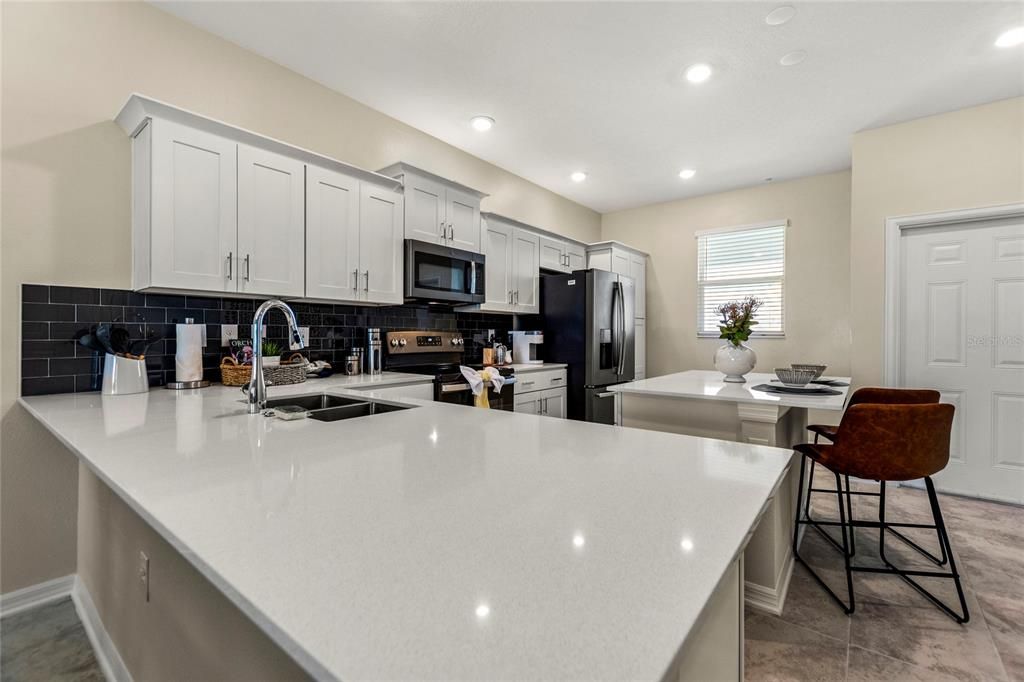 For Sale: $340,000 (2 beds, 2 baths, 1194 Square Feet)