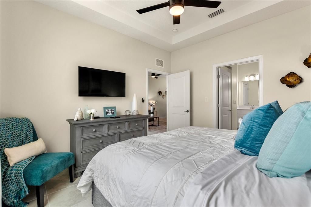 For Sale: $340,000 (2 beds, 2 baths, 1194 Square Feet)