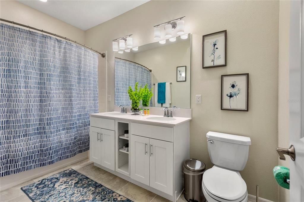 For Sale: $340,000 (2 beds, 2 baths, 1194 Square Feet)