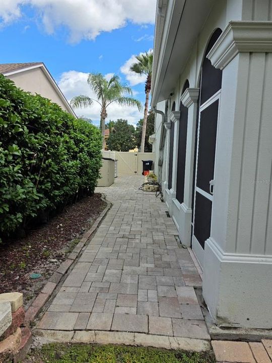 合同活跃: $665,000 (4 贝兹, 3 浴室, 3310 平方英尺)