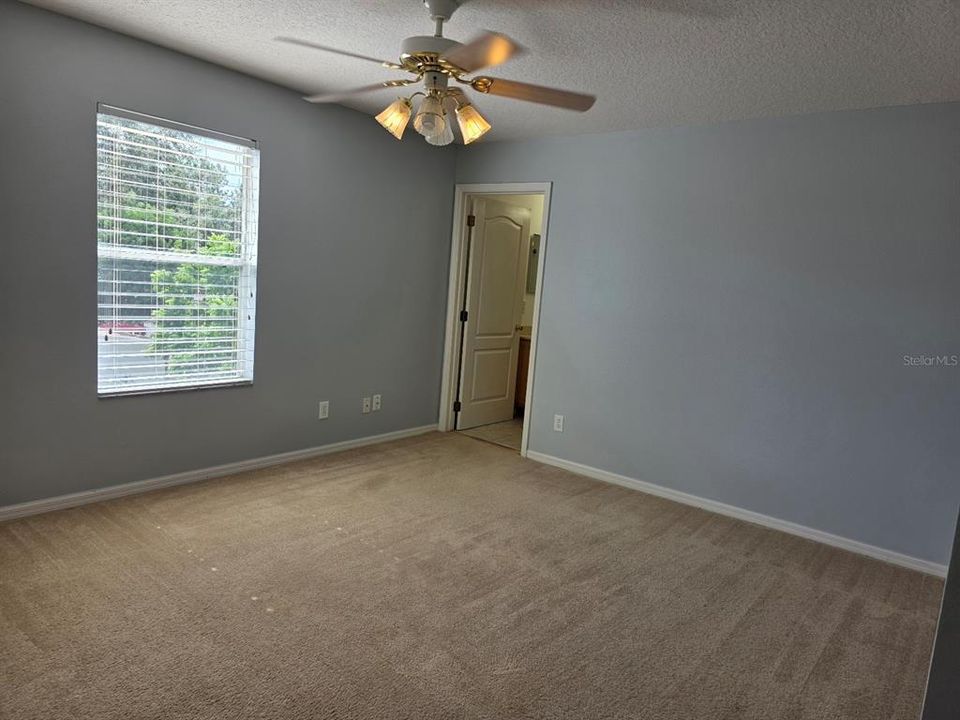 合同活跃: $665,000 (4 贝兹, 3 浴室, 3310 平方英尺)