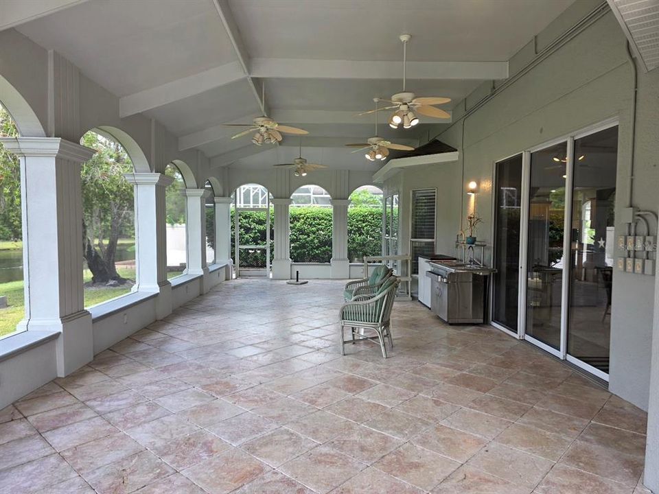 合同活跃: $665,000 (4 贝兹, 3 浴室, 3310 平方英尺)