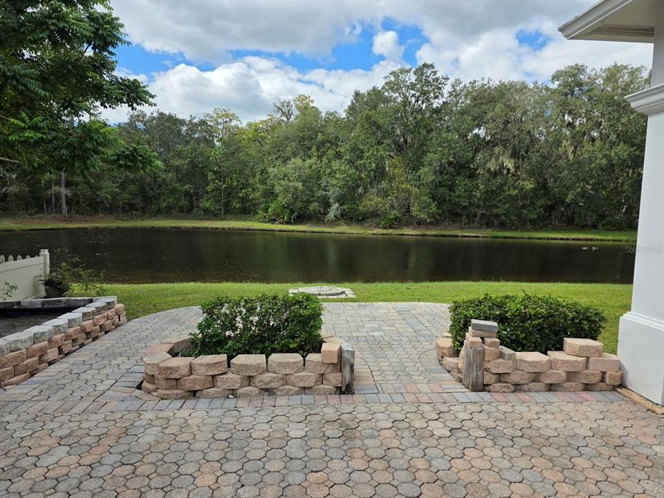 合同活跃: $665,000 (4 贝兹, 3 浴室, 3310 平方英尺)