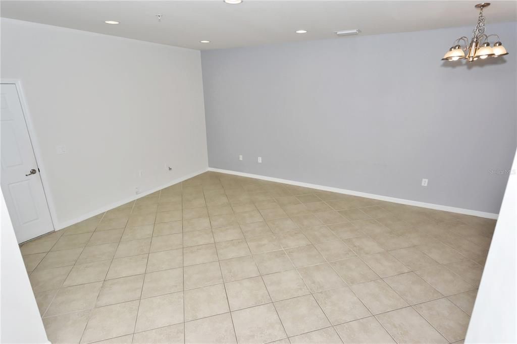 В аренду: $2,250 (3 спален, 2 ванн, 1776 Квадратных фут)