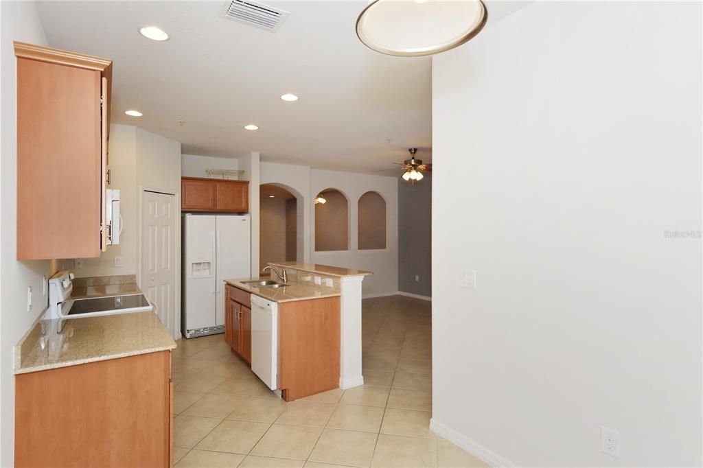 В аренду: $2,250 (3 спален, 2 ванн, 1776 Квадратных фут)