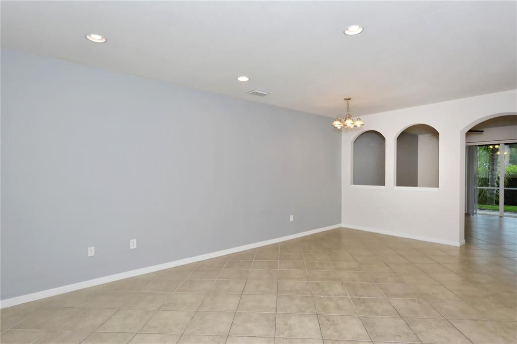 В аренду: $2,250 (3 спален, 2 ванн, 1776 Квадратных фут)