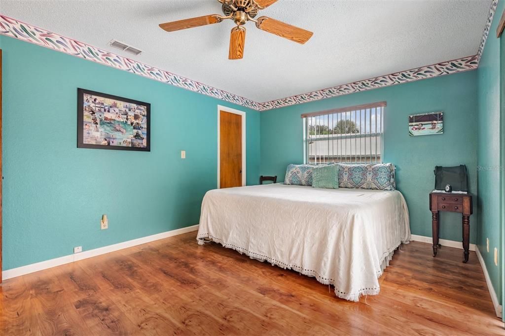 Active With Contract: $299,900 (2 beds, 2 baths, 1280 Square Feet)