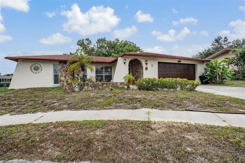 Active With Contract: $299,900 (2 beds, 2 baths, 1280 Square Feet)