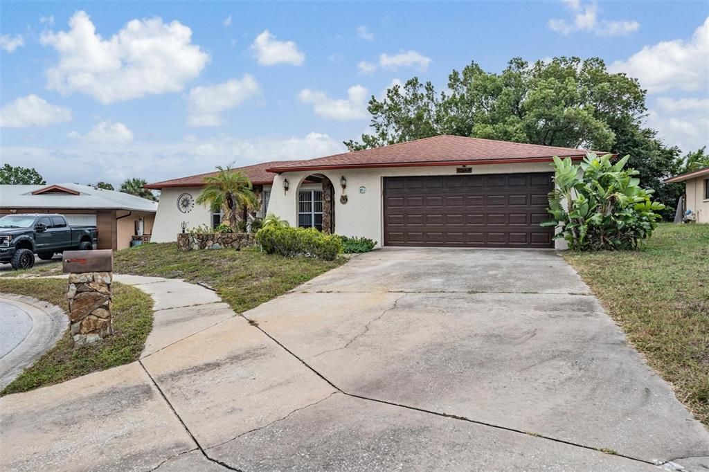 Active With Contract: $299,900 (2 beds, 2 baths, 1280 Square Feet)