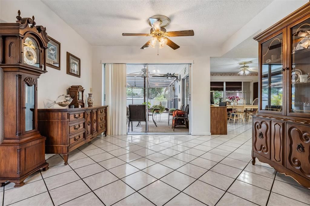 Active With Contract: $299,900 (2 beds, 2 baths, 1280 Square Feet)