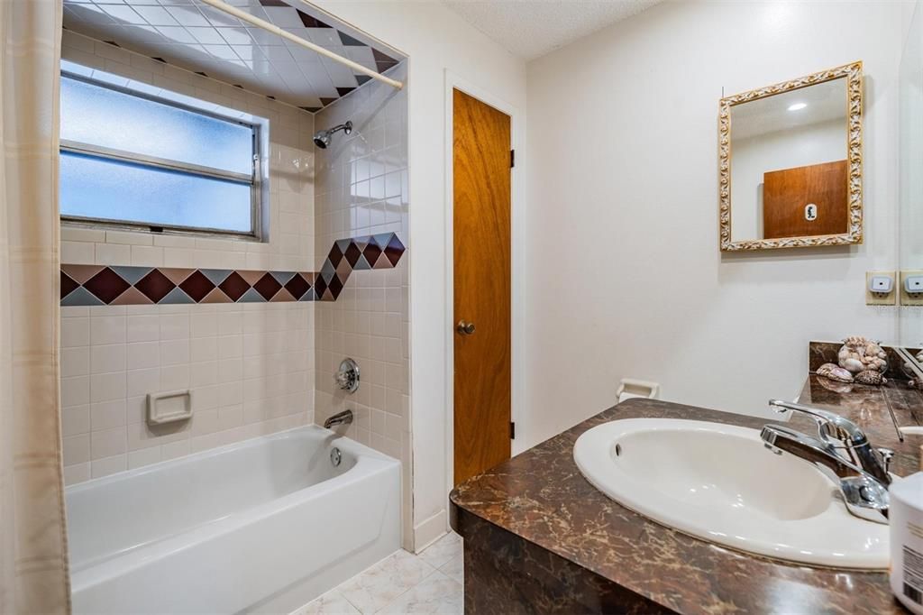 Active With Contract: $299,900 (2 beds, 2 baths, 1280 Square Feet)