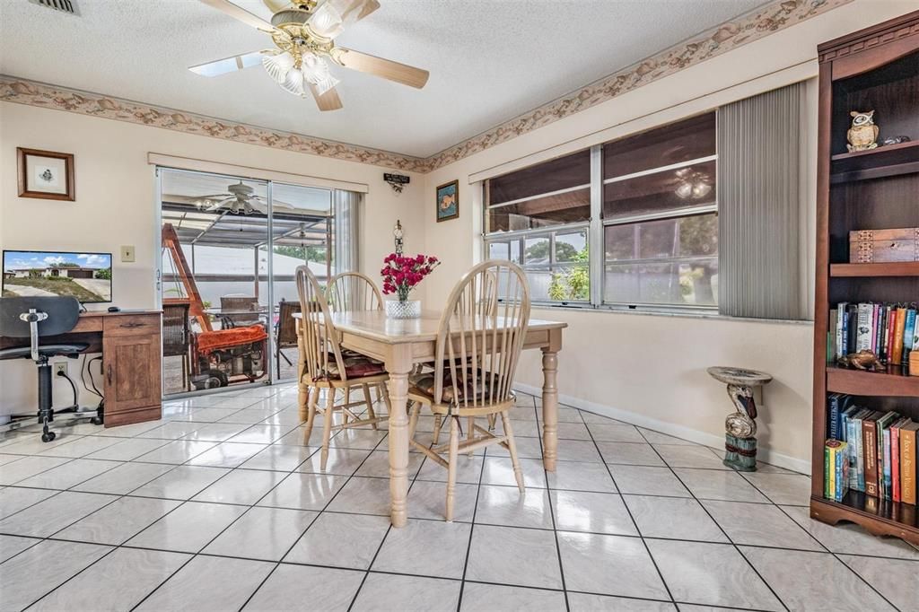 Active With Contract: $299,900 (2 beds, 2 baths, 1280 Square Feet)