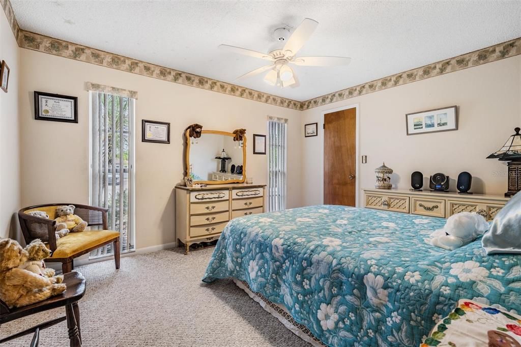 Active With Contract: $299,900 (2 beds, 2 baths, 1280 Square Feet)