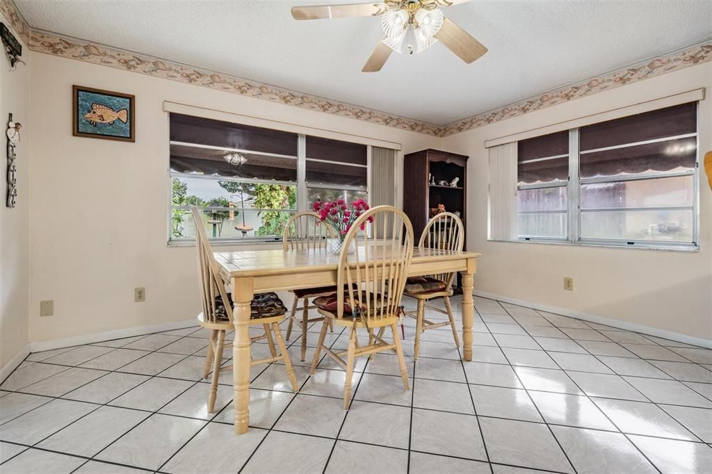 Active With Contract: $299,900 (2 beds, 2 baths, 1280 Square Feet)