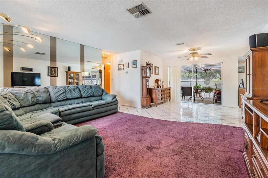 Active With Contract: $299,900 (2 beds, 2 baths, 1280 Square Feet)