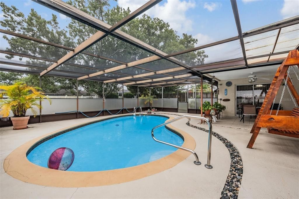 Active With Contract: $299,900 (2 beds, 2 baths, 1280 Square Feet)