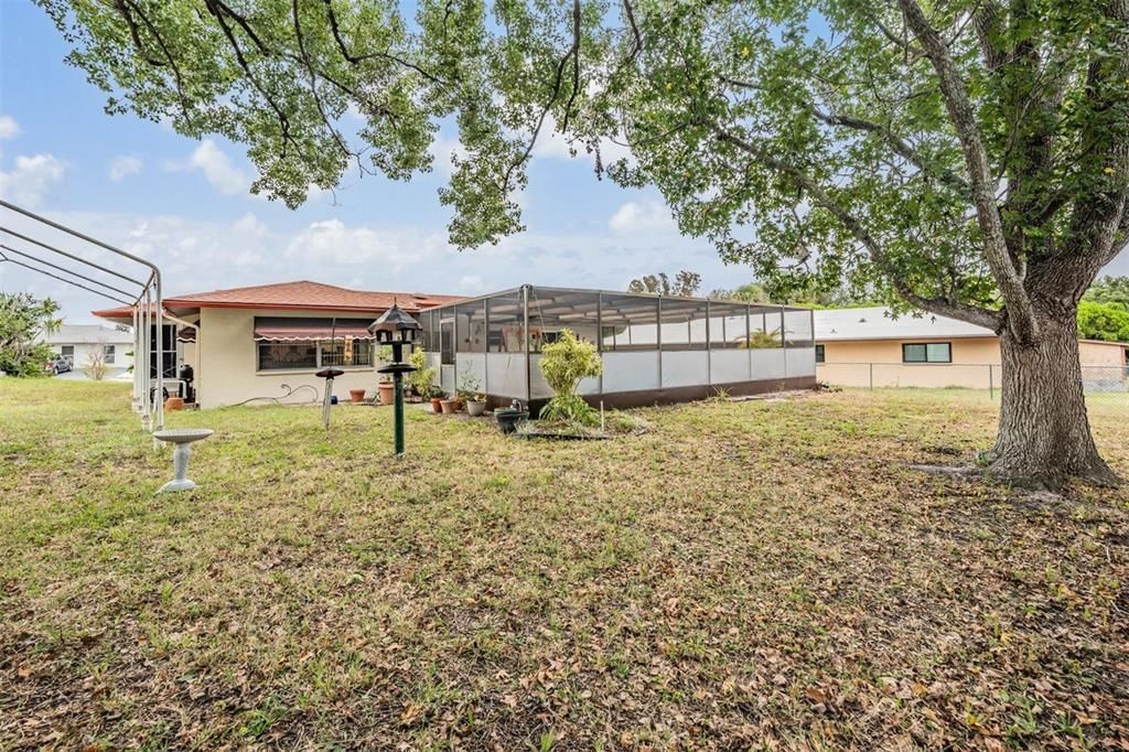 Active With Contract: $299,900 (2 beds, 2 baths, 1280 Square Feet)