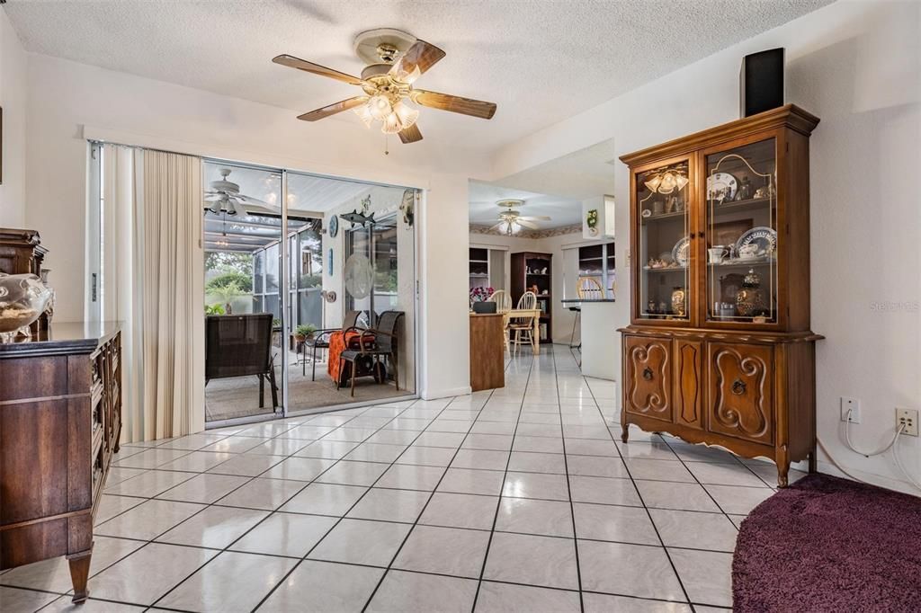 Active With Contract: $299,900 (2 beds, 2 baths, 1280 Square Feet)