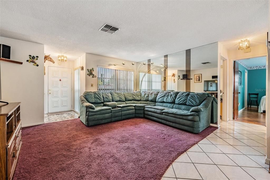 Active With Contract: $299,900 (2 beds, 2 baths, 1280 Square Feet)