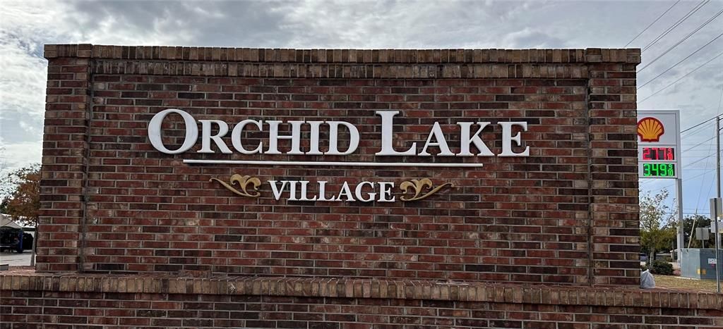 Active With Contract: $299,900 (2 beds, 2 baths, 1280 Square Feet)