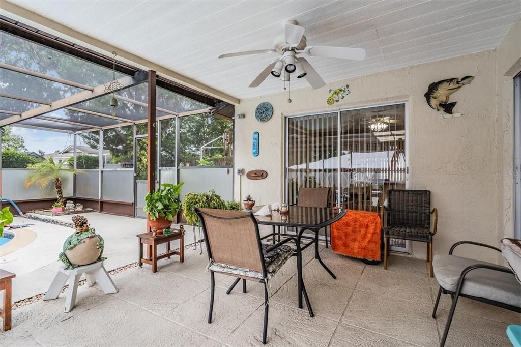 Active With Contract: $299,900 (2 beds, 2 baths, 1280 Square Feet)