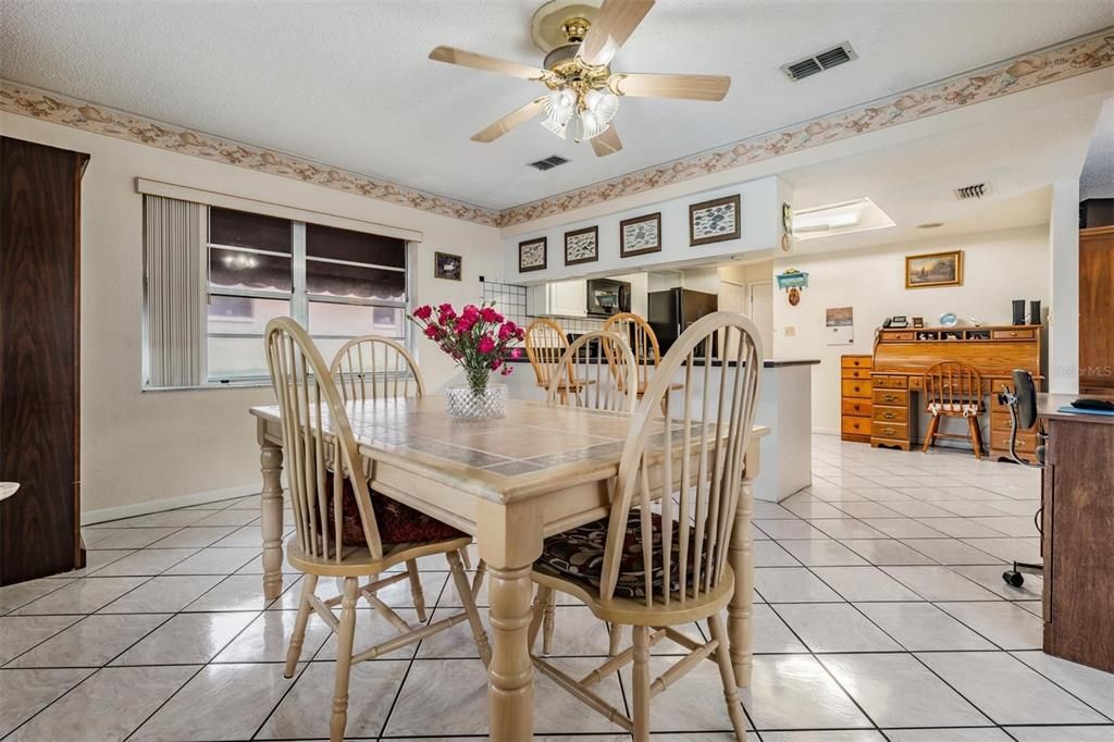 Active With Contract: $299,900 (2 beds, 2 baths, 1280 Square Feet)