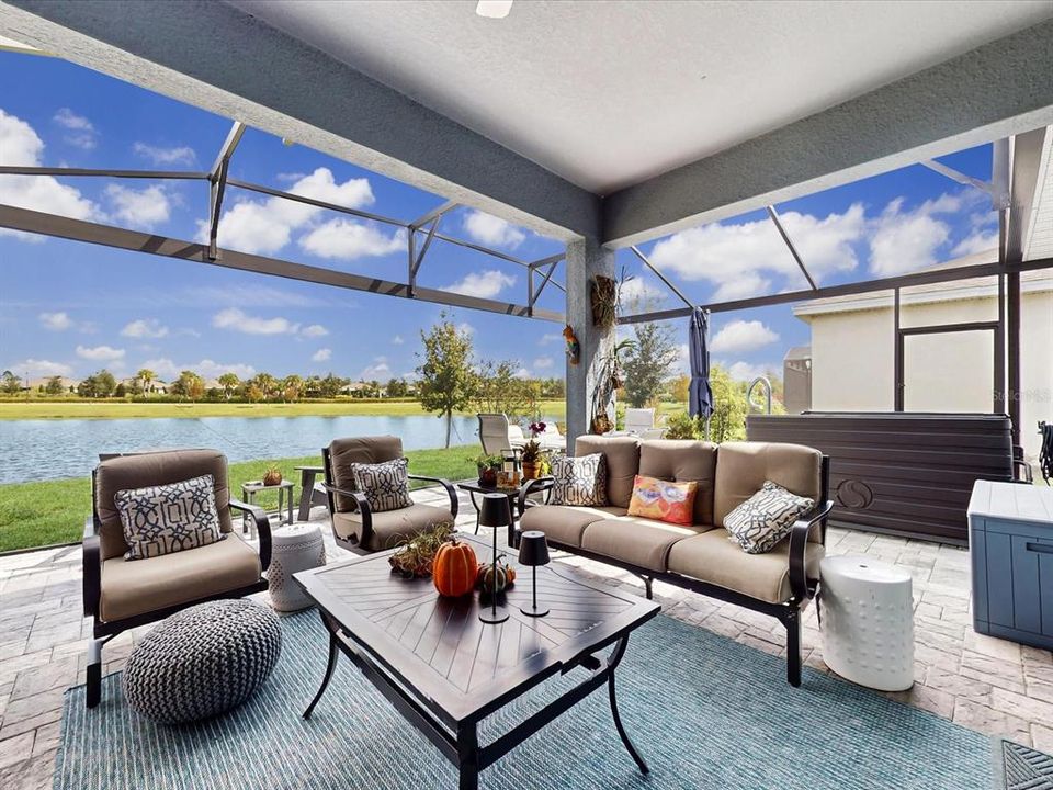 Под контрактом: $435,000 (2 спален, 2 ванн, 1405 Квадратных фут)