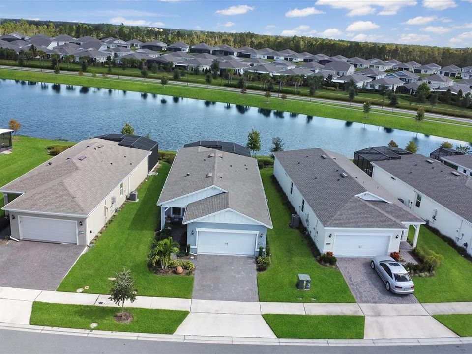 Под контрактом: $435,000 (2 спален, 2 ванн, 1405 Квадратных фут)